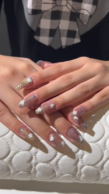 Glitter cat-eye garden